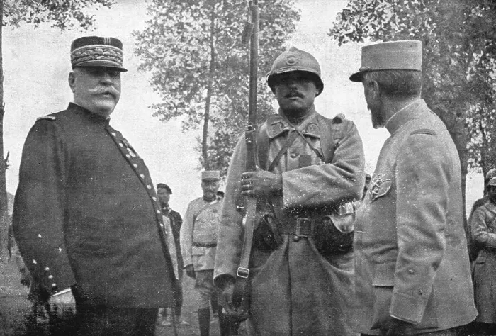 Framed Print : Autour de la Bataille; Le colonial Mathieu Jouy photographie entre le general Joffre... 1916 (1924 Creator: Unknown)