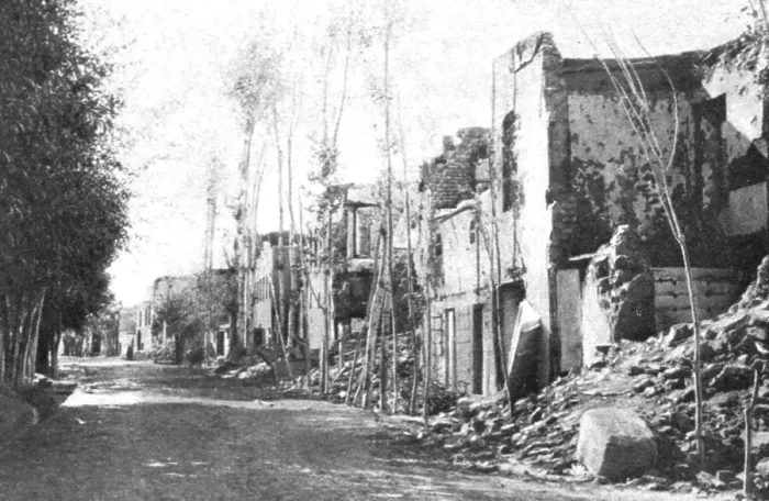 Framed Print : Aux armees russes d'Asie; Etat actuel de Van: toutes les rues sont dans le meme etat, 1916. Creator: Unknown Framed Print : Aux armees russes d'Asie; Etat actuel de Van: toutes les rues sont dans le meme etat, 1916. Creator: Unknown