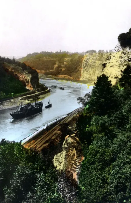 Framed Print : Avon Gorge, Bristol, 1926. Artist: Cavenders Ltd Framed Print : Avon Gorge, Bristol, 1926. Artist: Cavenders Ltd