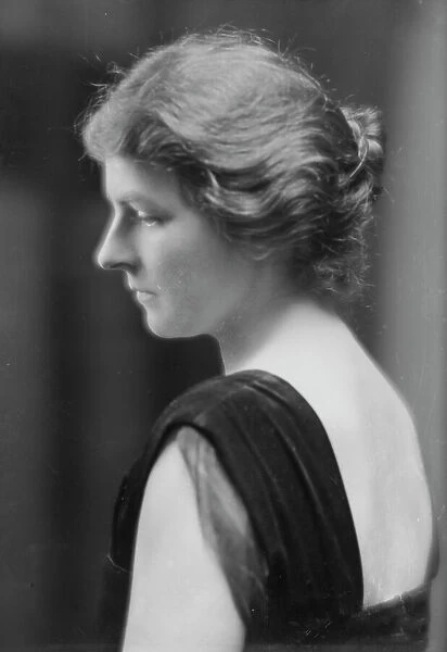 Babcock, O.E. Mrs. portrait photograph, 1915. Creator: Arnold Genthe