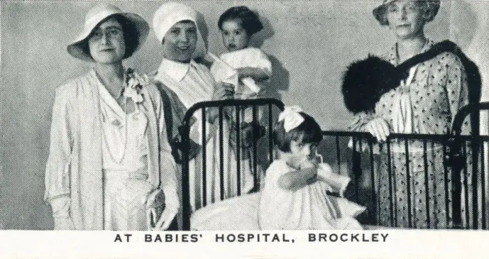 Framed Print : At Babies Hospital, Brockley, 1933 (1937) Framed Print : At Babies Hospital, Brockley, 1933 (1937)