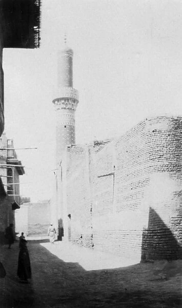 Backstreet and old mosque, Baghdad, Iraq, 1917-1919