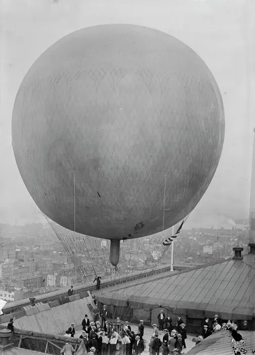 Framed Print : Balloon at Wanamakers, 1911. Creator: Bain News Service Framed Print : Balloon at Wanamakers, 1911. Creator: Bain News Service