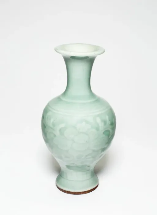 Framed Print : Baluster-Shaped Vase with Peony Flowers, Qing dynasty (1644-1911), 18th / 19th century Framed Print : Baluster-Shaped Vase with Peony Flowers, Qing dynasty (1644-1911), 18th / 19th century