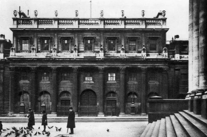 Framed Print : Bank, London, 1926-1927 Framed Print : Bank, London, 1926-1927