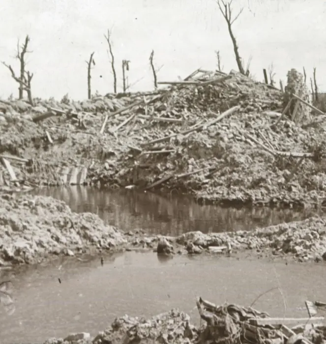 Framed Print : Banks of the River Yser, Diksmuide, Belgium, c1914-c1918 Framed Print : Banks of the River Yser, Diksmuide, Belgium, c1914-c1918
