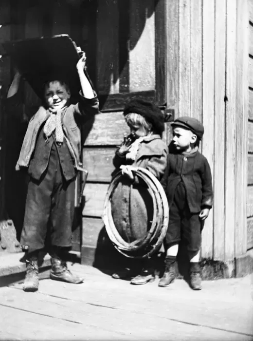 Framed Print : Bargee children, London, c1905