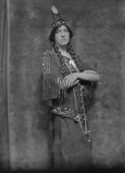 Barhyte, Marion, Miss, portrait photograph, 1914 Feb. 25. Creator: Arnold Genthe