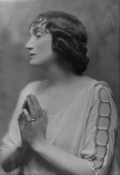 Barker, Granville, Mrs. (Lillah MacCarthy), portrait photograph, 1915 Feb. 26. Creator: Arnold Genthe