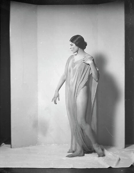 Barkette, Lina, Mrs. 1923 Jan. 18. Creator: Arnold Genthe