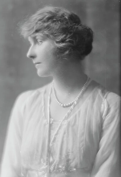 Barklay, D. Mrs. portrait photograph, 1915 July 14. Creator: Arnold Genthe