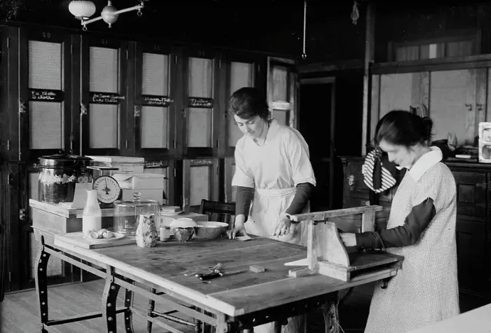 Framed Print : [Barnard Canteen], 1918 or 1919. Creator: Bain News Service