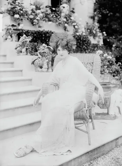 Framed Print : Baroness deGuestre, between c1910 and c1915. Creator: Bain News Service Framed Print : Baroness deGuestre, between c1910 and c1915. Creator: Bain News Service