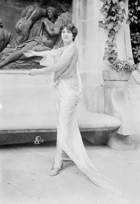 Framed Print : Baroness de Guestre, 1913. Creator: Bain News Service Framed Print : Baroness de Guestre, 1913. Creator: Bain News Service