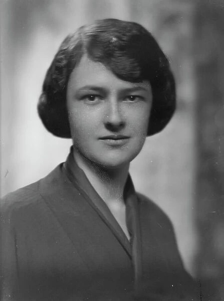 Barrett, Hinman, Mrs. portrait photograph, 1917 June 19. Creator: Arnold Genthe