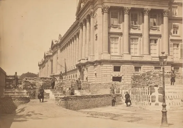 Framed Print : [Barricades pres de Ministere de la Marine et l Hotel Crillon], 1871