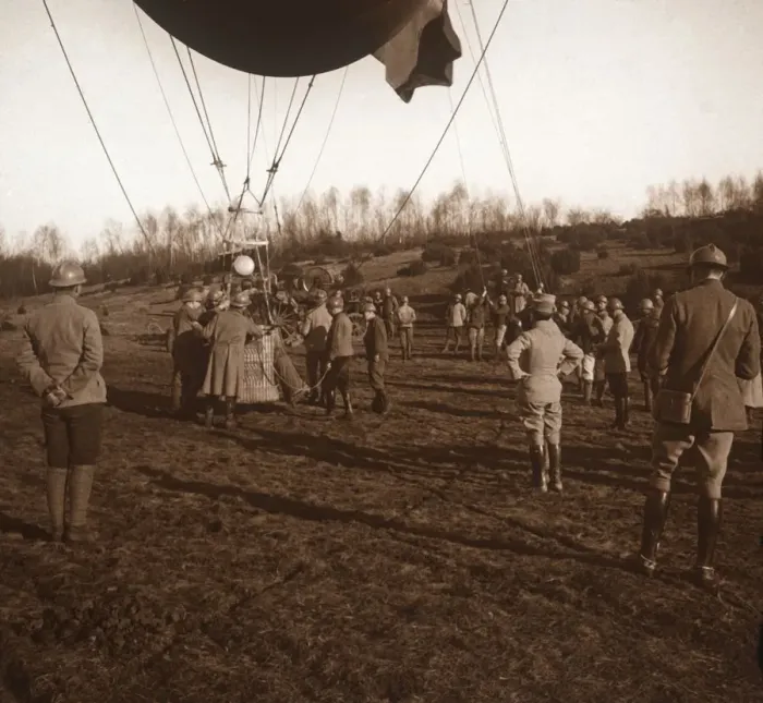 Framed Print : Basket of barrage balloon, c1914-c1918 Framed Print : Basket of barrage balloon, c1914-c1918