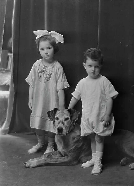 Bates, Blanche, Miss (Mrs. George Creel), children of, with dog, portrait photograph, 1918 June 15. Creator: Arnold Genthe