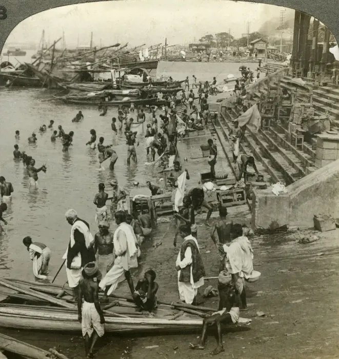 Framed Print : Bathing at a Ghat on the Ganges, Calcutta, India, c1900s(?). Artist: Underwood & Underwood Framed Print : Bathing at a Ghat on the Ganges, Calcutta, India, c1900s(?). Artist: Underwood & Underwood