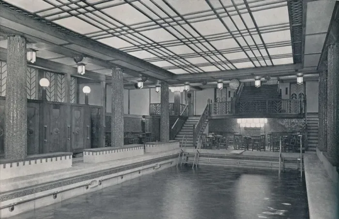 Framed Print : The Bathing Pool on board S. S. Empress of Britain, 1931. Artist: Stewart Bale Limited Framed Print : The Bathing Pool on board S. S. Empress of Britain, 1931. Artist: Stewart Bale Limited