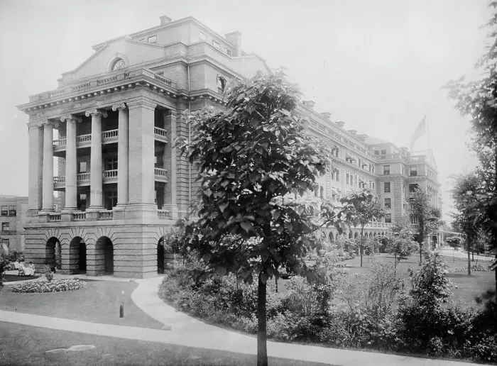 Framed Print : Battle Creek Sanitarium, between c1910 and c1915. Creator: Bain News Service Framed Print : Battle Creek Sanitarium, between c1910 and c1915. Creator: Bain News Service