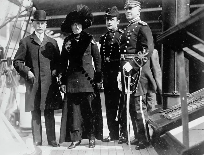 Framed Print : Battleship Review, E.T. Stotesbury; Lady; Dr. Grayson; Maj. Rhoads, 1912. Creator: Harris & Ewing. Battleship Review, E.T. Stotesbury; Lady; Dr. Grayson; Maj. Rhoads, 1912. Creator: Harris & Ewing Framed Print : Battleship Review, E.T. Stotesbury; Lady; Dr. Grayson; Maj. Rhoads, 1912. Creator: Harris & Ewing. Battleship Review, E.T. Stotesbury; Lady; Dr. Grayson; Maj. Rhoads, 1912. Creator: Harris & Ewing