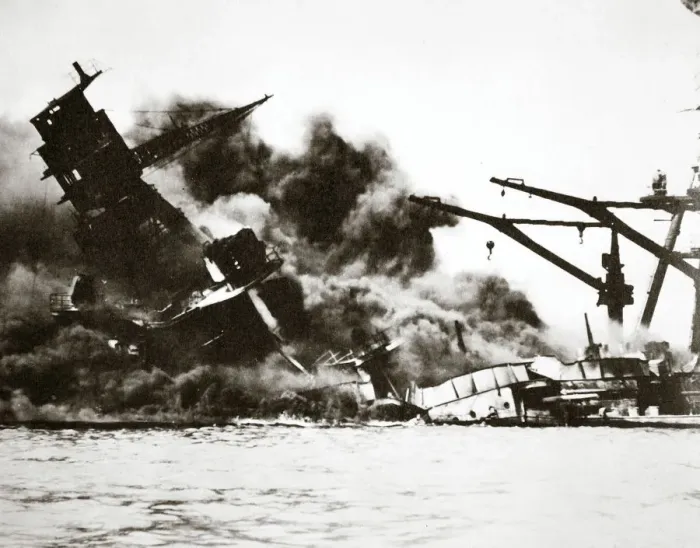 Framed Print : Battleship USS Arizona (BB-39) sinking during the attack on Pearl Harbour, 1941 Framed Print : Battleship USS Arizona (BB-39) sinking during the attack on Pearl Harbour, 1941