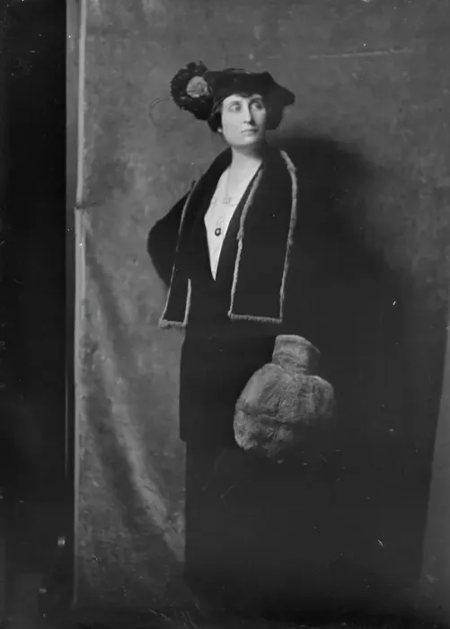 Framed Print : Bauman, E.F. Mrs. portrait photograph, not before 1916. Creator: Arnold Genthe Framed Print : Bauman, E.F. Mrs. portrait photograph, not before 1916. Creator: Arnold Genthe