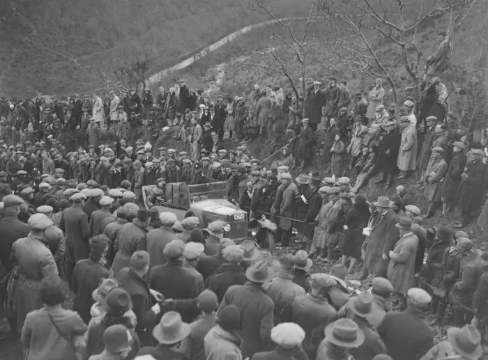 Framed Print : Bayliss-Thomas of WJ Haward competing in the MCC Lands End Trial, Beggars Roost, Exmoor, 1930 Framed Print : Bayliss-Thomas of WJ Haward competing in the MCC Lands End Trial, Beggars Roost, Exmoor, 1930