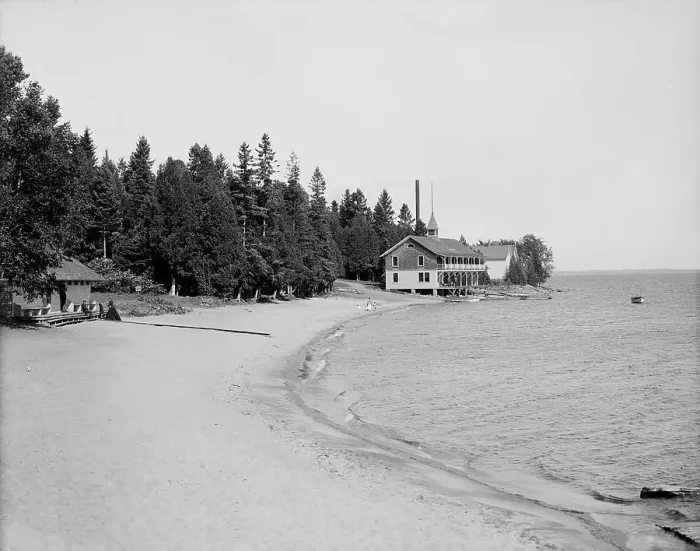 Framed Print : Beach and boat house, Hotel Champlain, N.Y. between 1900 and 1910. Creator: Unknown Framed Print : Beach and boat house, Hotel Champlain, N.Y. between 1900 and 1910. Creator: Unknown