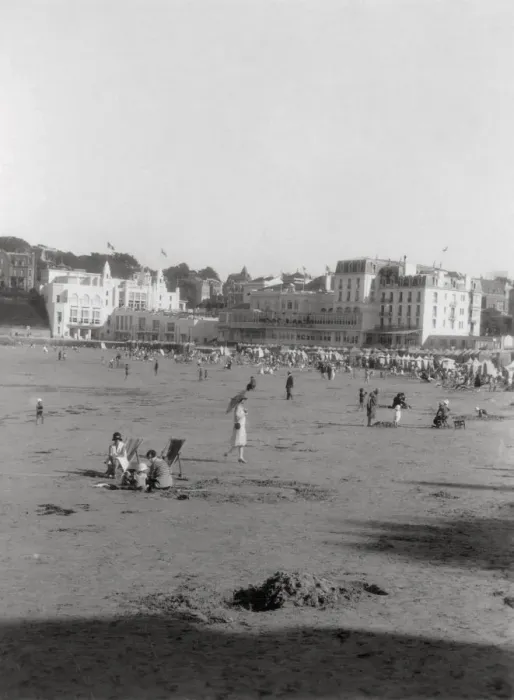 Framed Print : The beach, Dinard, Brittany, 20th century Framed Print : The beach, Dinard, Brittany, 20th century