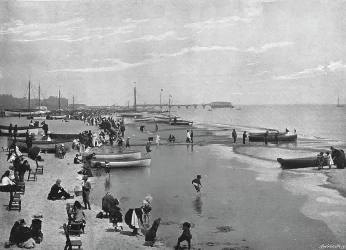 Framed Print : The Beach Great Yarmouth, c1900. Artist: Alfred Price Framed Print : The Beach Great Yarmouth, c1900. Artist: Alfred Price