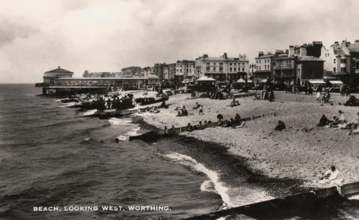Framed Print : Beach, looking west, Worthing, Sussex, 1935 Framed Print : Beach, looking west, Worthing, Sussex, 1935