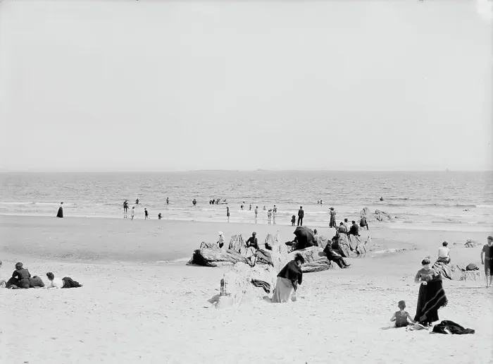 Framed Print : Beach in front of Sea Foam House, Old Orchard, Me. c1904. Creator: Unknown Framed Print : Beach in front of Sea Foam House, Old Orchard, Me. c1904. Creator: Unknown