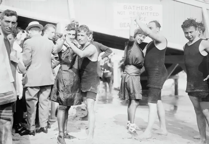 Framed Print : Beach Tango, Brighton, between c1910 and c1915. Creator: Bain News Service Framed Print : Beach Tango, Brighton, between c1910 and c1915. Creator: Bain News Service