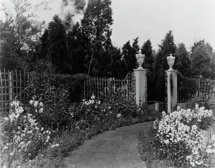 Framed Print : Beacon Hill House, Arthur Curtiss James house, Newport, Rhode Island, 1917. Creator: Frances Benjamin Johnston. Beacon Hill House, Arthur Curtiss James house, Newport, Rhode Island, 1917. Creator: Frances Benjamin Johnston