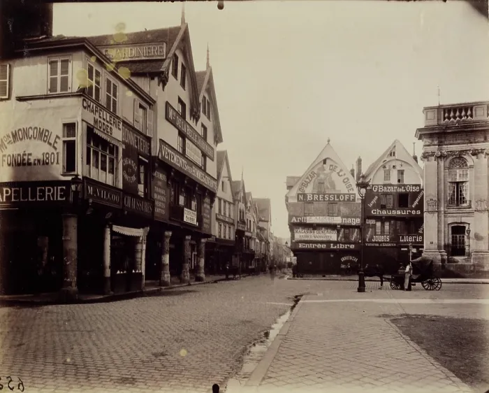 Framed Print : Beauvais-Cour. Place Hotel de Ville, between late 19th and early 20th century. Creator: Eugene Atget Framed Print : Beauvais-Cour. Place Hotel de Ville, between late 19th and early 20th century. Creator: Eugene Atget