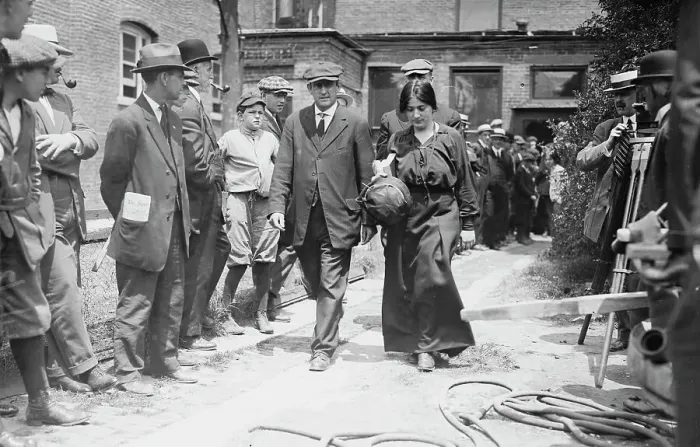 Framed Print : Becky Edelson [i.e. Edelsohn] under arrest -- Tarrytown, 1914. Creator: Bain News Service