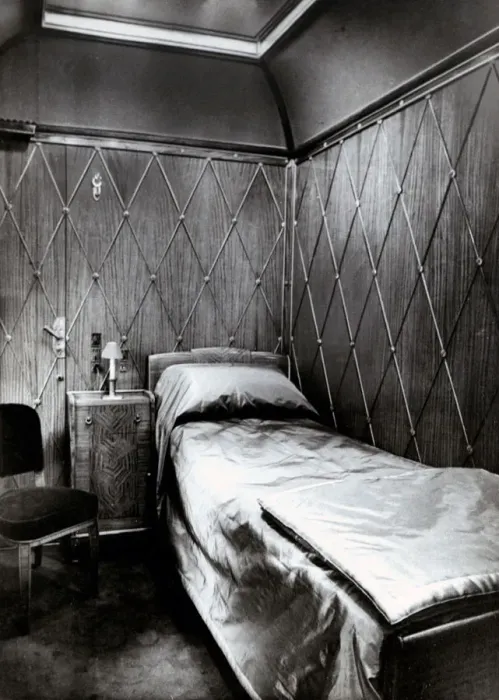 Framed Print : Bedroom cabin in an Italian sleeper carriage, 1950