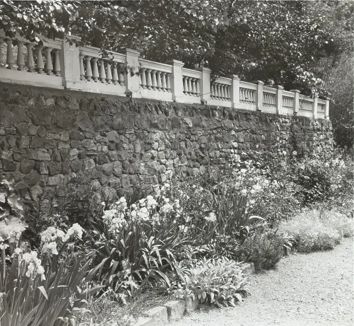 Framed Print : Beechgate, Robert Carmer Hill house, Woodland Avenue, Englewood, New Jersey, 1918. Creator: Frances Benjamin Johnston. Beechgate, Robert Carmer Hill house, Woodland Avenue, Englewood, New Jersey, 1918