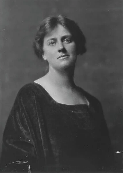 Beegle, Miss, portrait photograph, 1916. Creator: Arnold Genthe