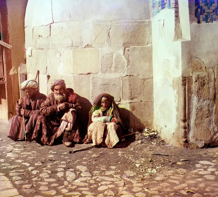Framed Print : Beggars, Samarkand, between 1905 and 1915. Creator: Sergey Mikhaylovich Prokudin-Gorsky Framed Print : Beggars, Samarkand, between 1905 and 1915. Creator: Sergey Mikhaylovich Prokudin-Gorsky