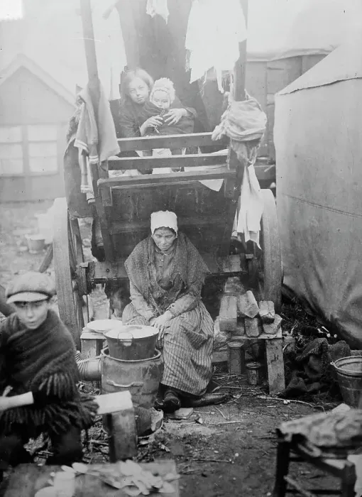 Framed Print : Belgian Refugees, at Bergen-op-zoom, between c1914 and c1915. Creator: Bain News Service Framed Print : Belgian Refugees, at Bergen-op-zoom, between c1914 and c1915. Creator: Bain News Service