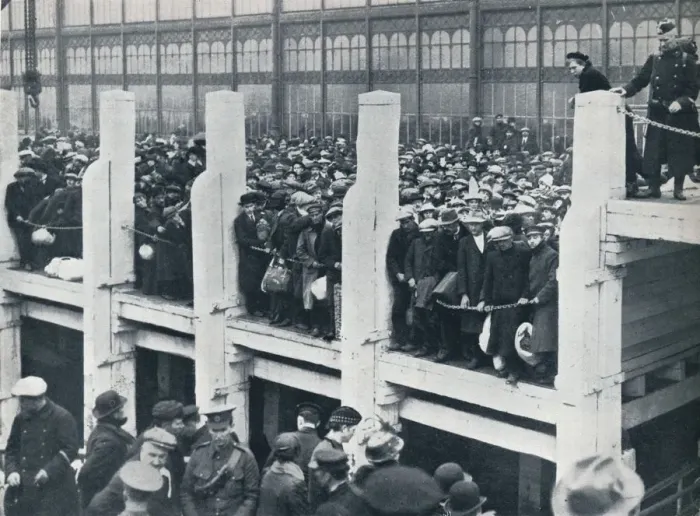 Framed Print : Belgian refugees on the harbour at Ostend waiting for a boat to take them to England, 1914 Framed Print : Belgian refugees on the harbour at Ostend waiting for a boat to take them to England, 1914