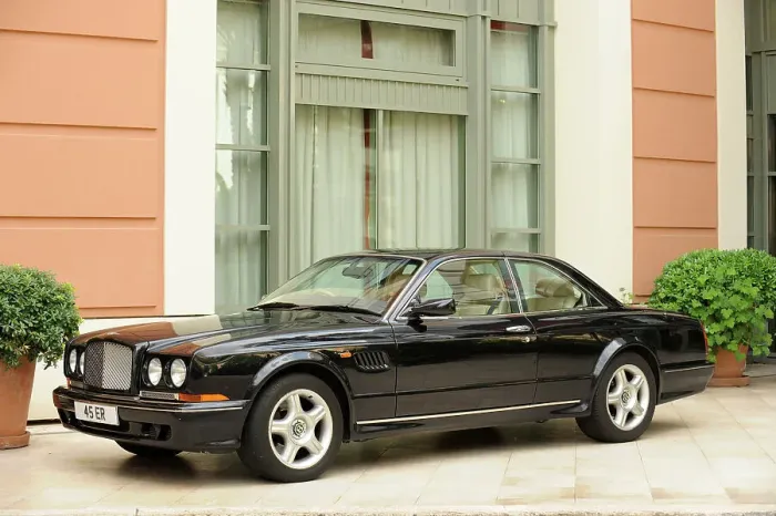 Framed Print : Bentley Continental 2001. Artist: Simon Clay Framed Print : Bentley Continental 2001. Artist: Simon Clay