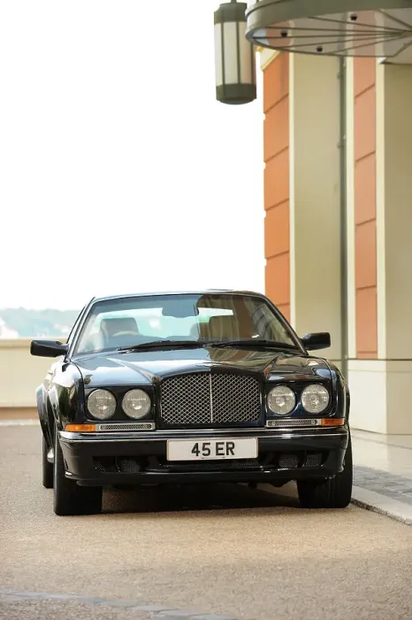 Framed Print : Bentley Continental 2001. Artist: Simon Clay Framed Print : Bentley Continental 2001. Artist: Simon Clay