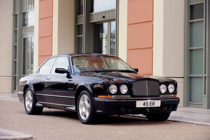 Framed Print : Bentley Continental 2001. Artist: Simon Clay Framed Print : Bentley Continental 2001. Artist: Simon Clay