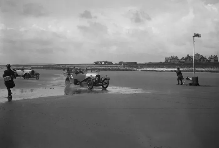 Framed Print : Bentley of ER Insole and Austin of RW Thomas competing in the Porthcawl Speed Trials, Wales, 1922 Framed Print : Bentley of ER Insole and Austin of RW Thomas competing in the Porthcawl Speed Trials, Wales, 1922