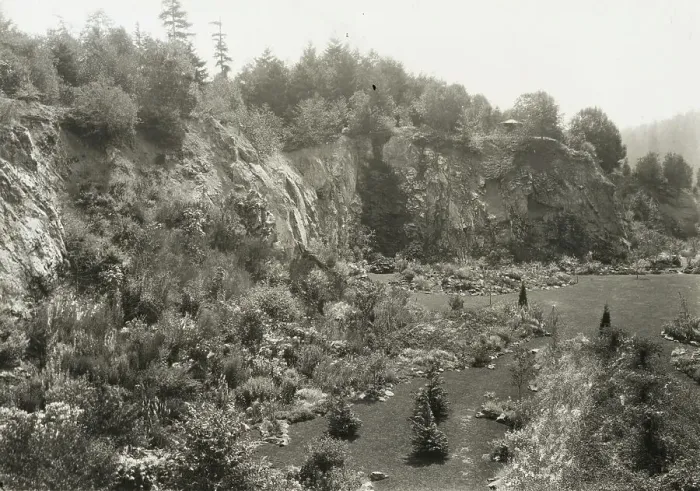 Framed Print : Benvenuto, Robert Pim Butchart house, 800 Benvenuto Avenue, Central Saanich... Canada, 1923. Creator: Frances Benjamin Johnston. Benvenuto, Robert Pim Butchart house, 800 Benvenuto Avenue, Central Saanich... Canada, 1923 Framed Print : Benvenuto, Robert Pim Butchart house, 800 Benvenuto Avenue, Central Saanich... Canada, 1923. Creator: Frances Benjamin Johnston. Benvenuto, Robert Pim Butchart house, 800 Benvenuto Avenue, Central Saanich... Canada, 1923