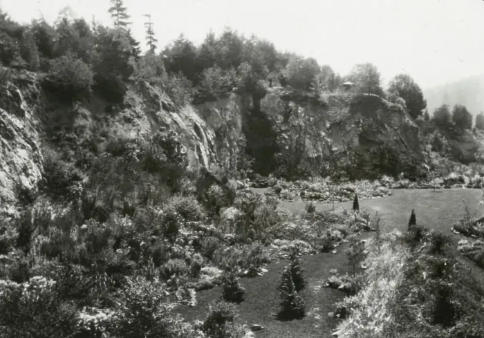 Framed Print : Benvenuto, Robert Pim Butchart house, 800 Benvenuto Avenue, Central Saanich... Canada, 1923. Creator: Frances Benjamin Johnston. Benvenuto, Robert Pim Butchart house, 800 Benvenuto Avenue, Central Saanich... Canada, 1923 Framed Print : Benvenuto, Robert Pim Butchart house, 800 Benvenuto Avenue, Central Saanich... Canada, 1923. Creator: Frances Benjamin Johnston. Benvenuto, Robert Pim Butchart house, 800 Benvenuto Avenue, Central Saanich... Canada, 1923